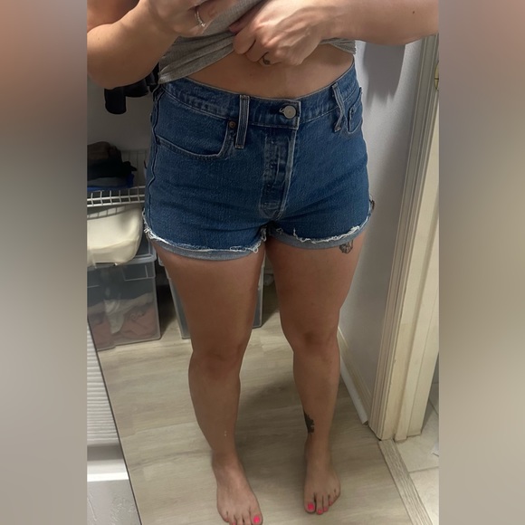 Levi’s hi waisted raw hem denim short shorts - Picture 2 of 7